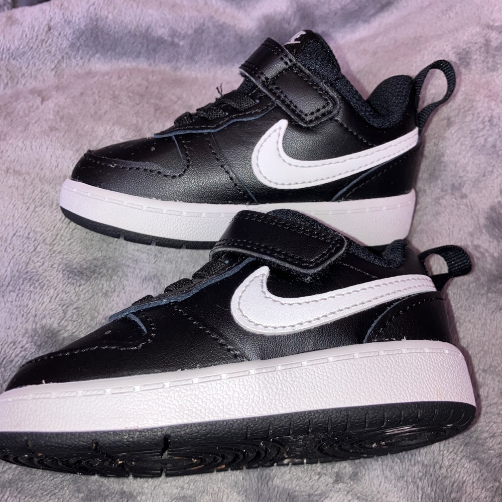 4c little kids shoes she only wore them 1 time